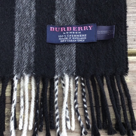 [SOLD] Burberry Classic Giant Check Cashmere Scarf - Picture 3 of 8
